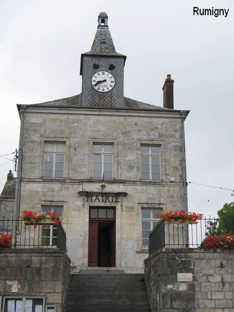 Rumigny_17595_mairie-place-St-Pierre